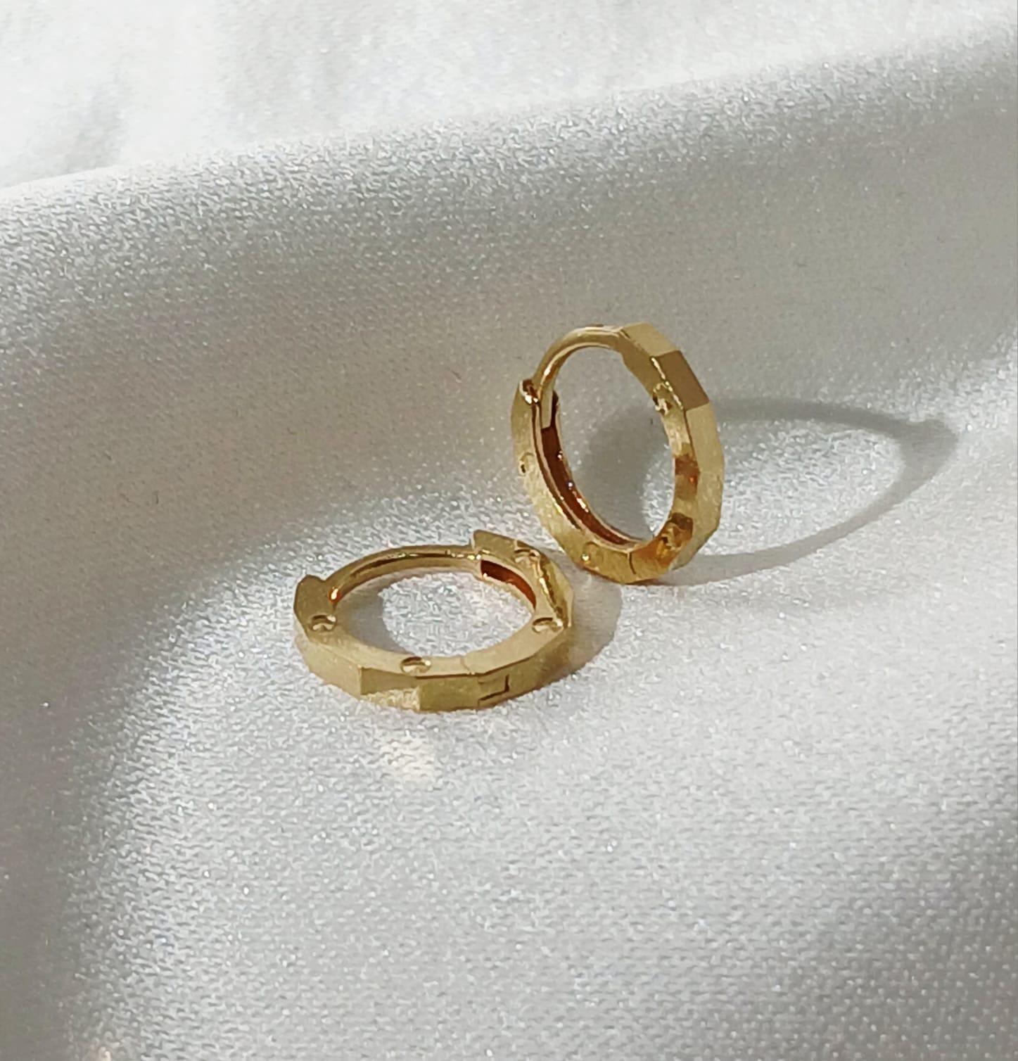 Real Gold Tiny Hoop Earring 18K(0.87 gms)