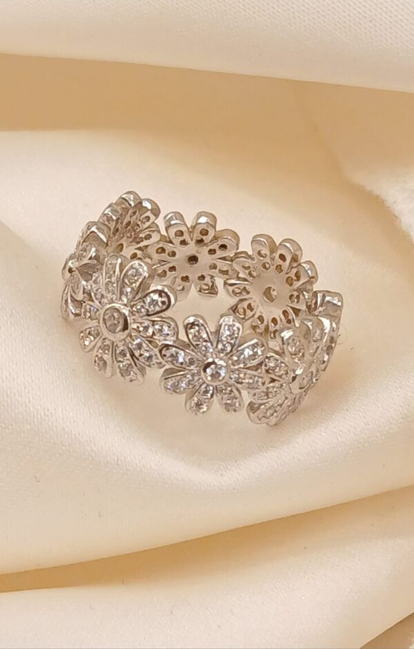 Real Silver Flower Ring 925 (size: 6.5/8 ) 5.61/5.70 gms
