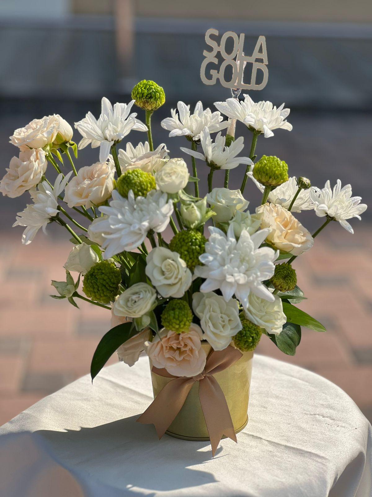 Luxury Fresh Flowers / Perfect For Any Occasion