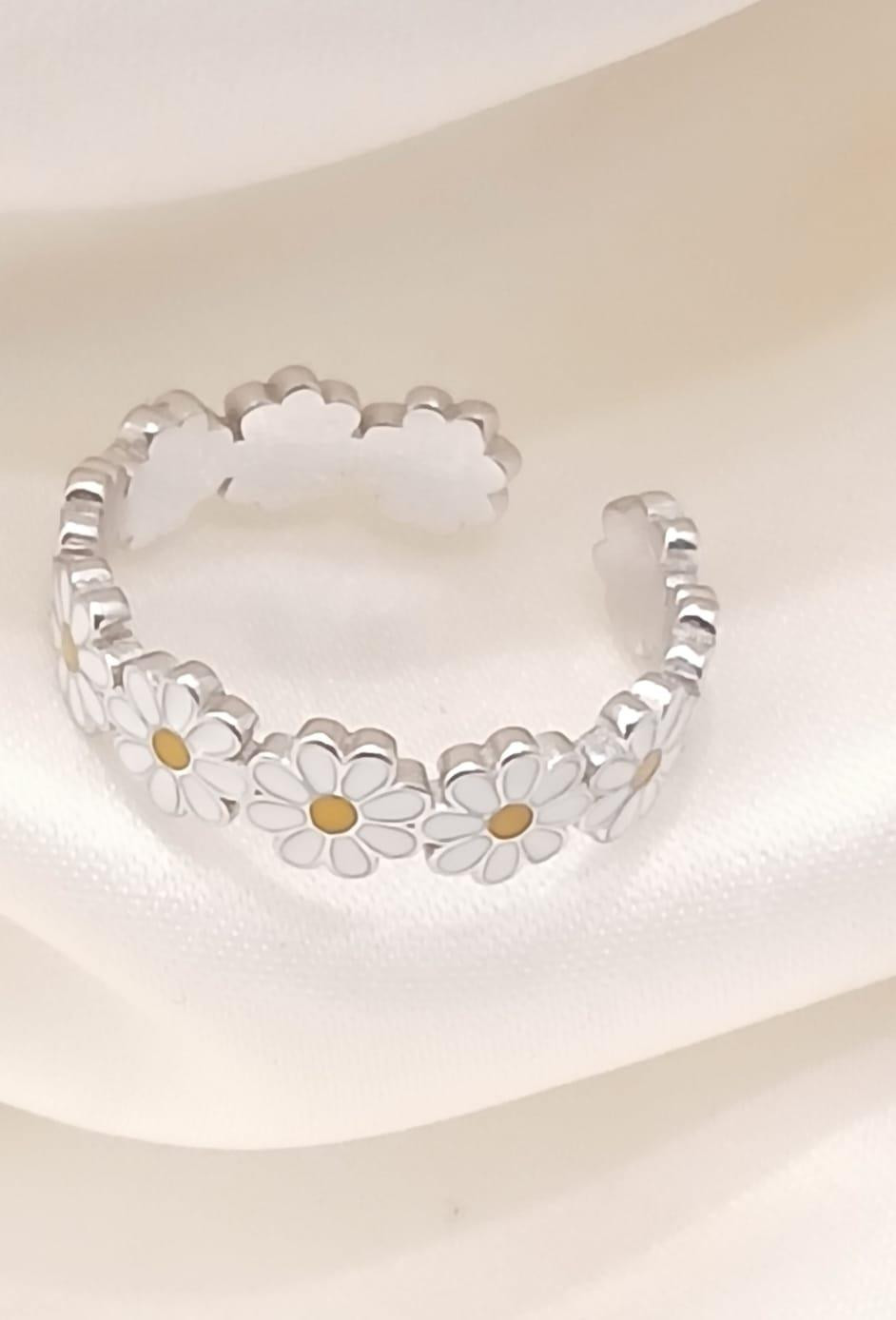 Real Silver Flower Ring 925 (size: 7) 2.65 gms